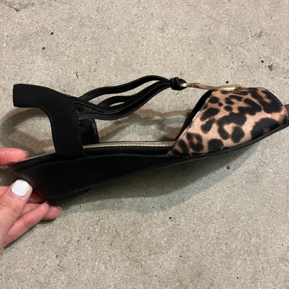 Women’s shoes size 7, new!
